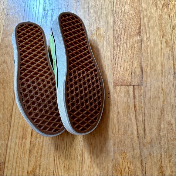Vans Classic Slip-On Shoe Neon Green/Yellow - Picture 2 of 4
